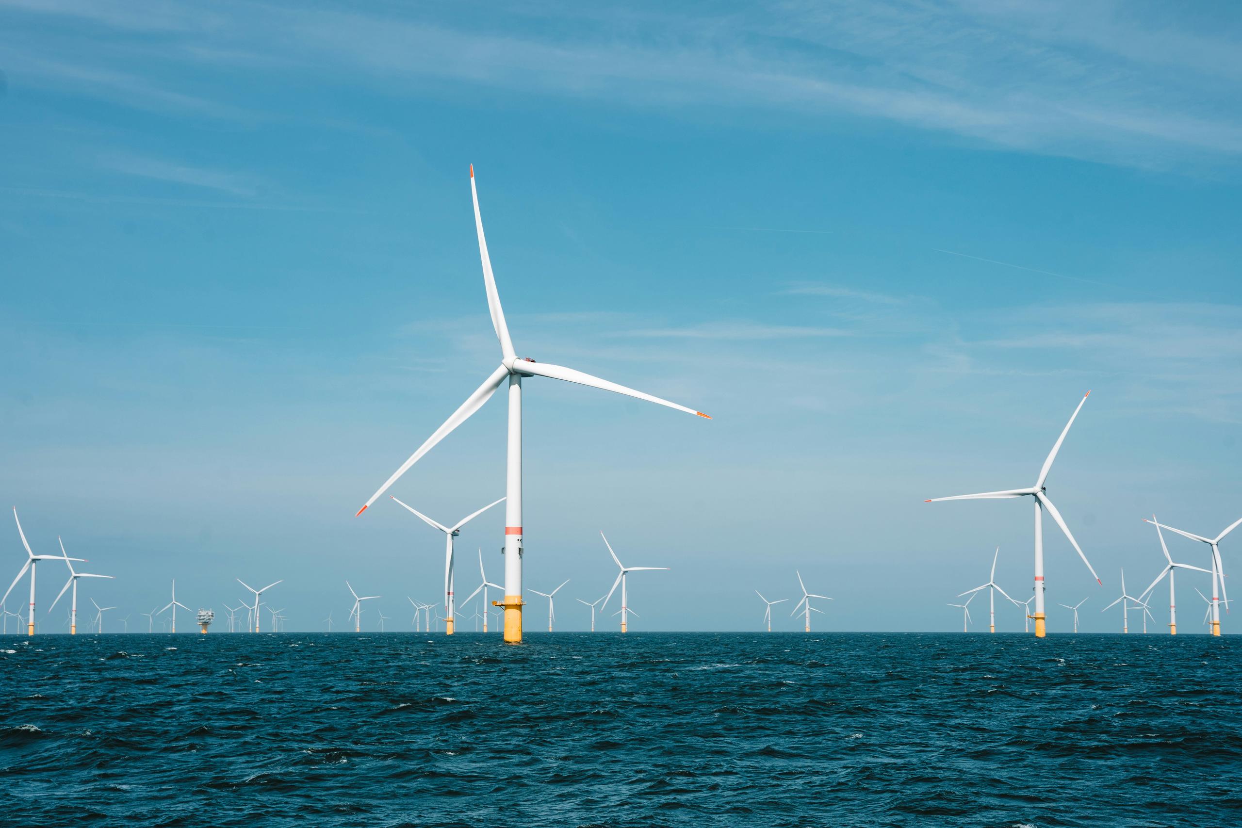HUB 67. Wir bringen Know How und Kapital zusammen, um die Maritime Kritische Infrastruktur & Energieversorgung zu schützen. Defence Industry. Development. Offshore Windpark gross